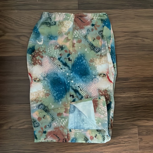 ⭐️HOST PICK ⭐️Floral print pencil skirt - Picture 3 of 4